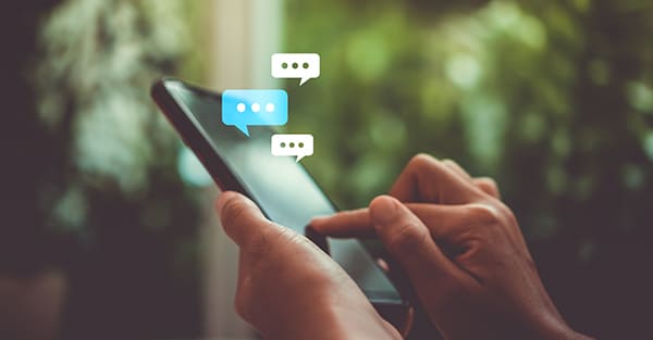 ①SNSやチャットや電話での相談